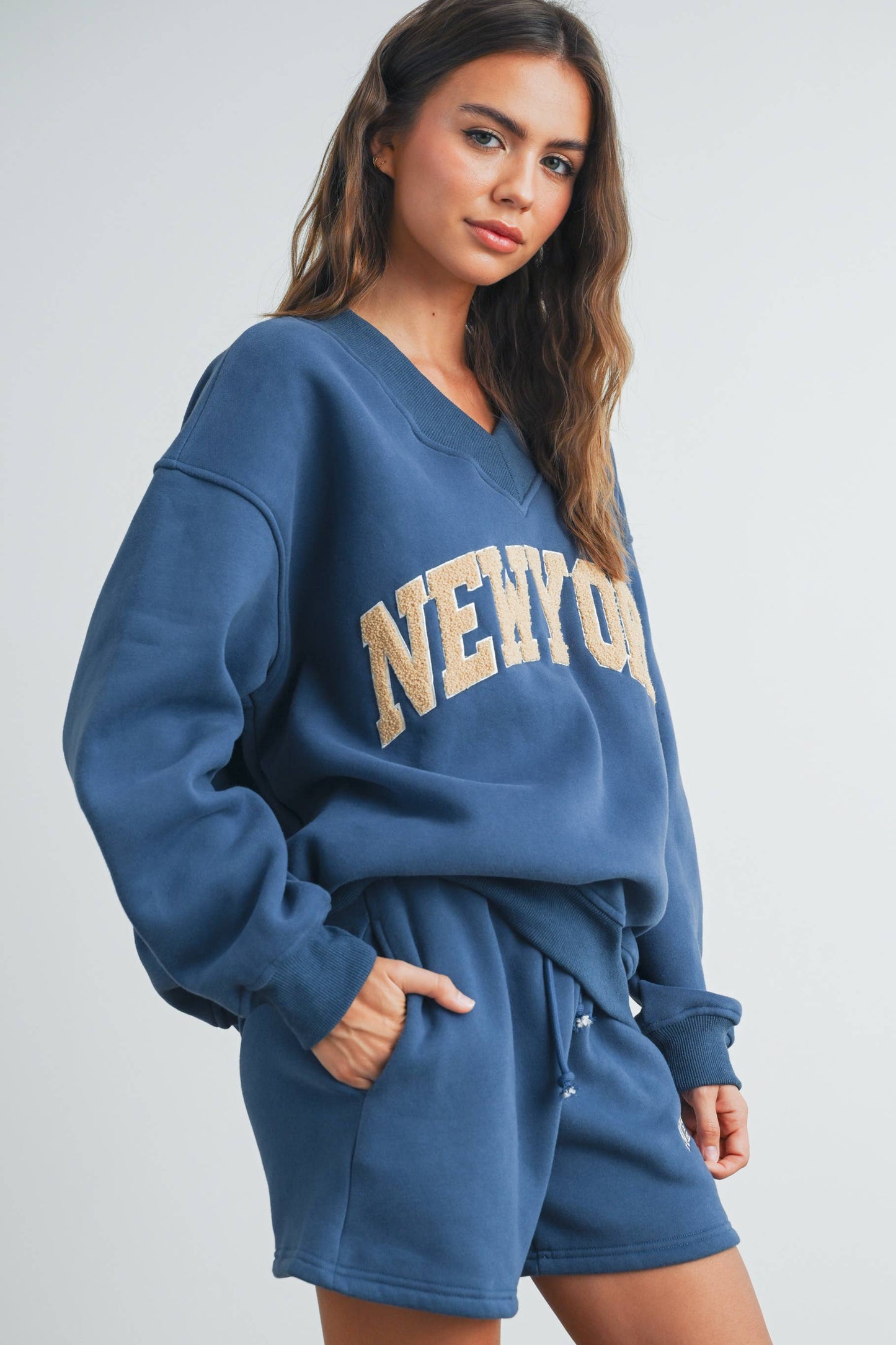 New York V-Neck Sweatshirt - BMT7464